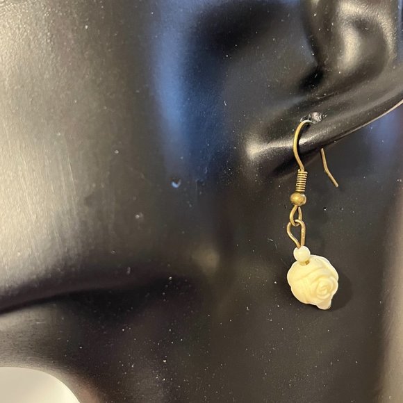 Vintage White Cream Rose Bud Flower Earrings Gold Tone Plated Carved Beads - Picture 7 of 12